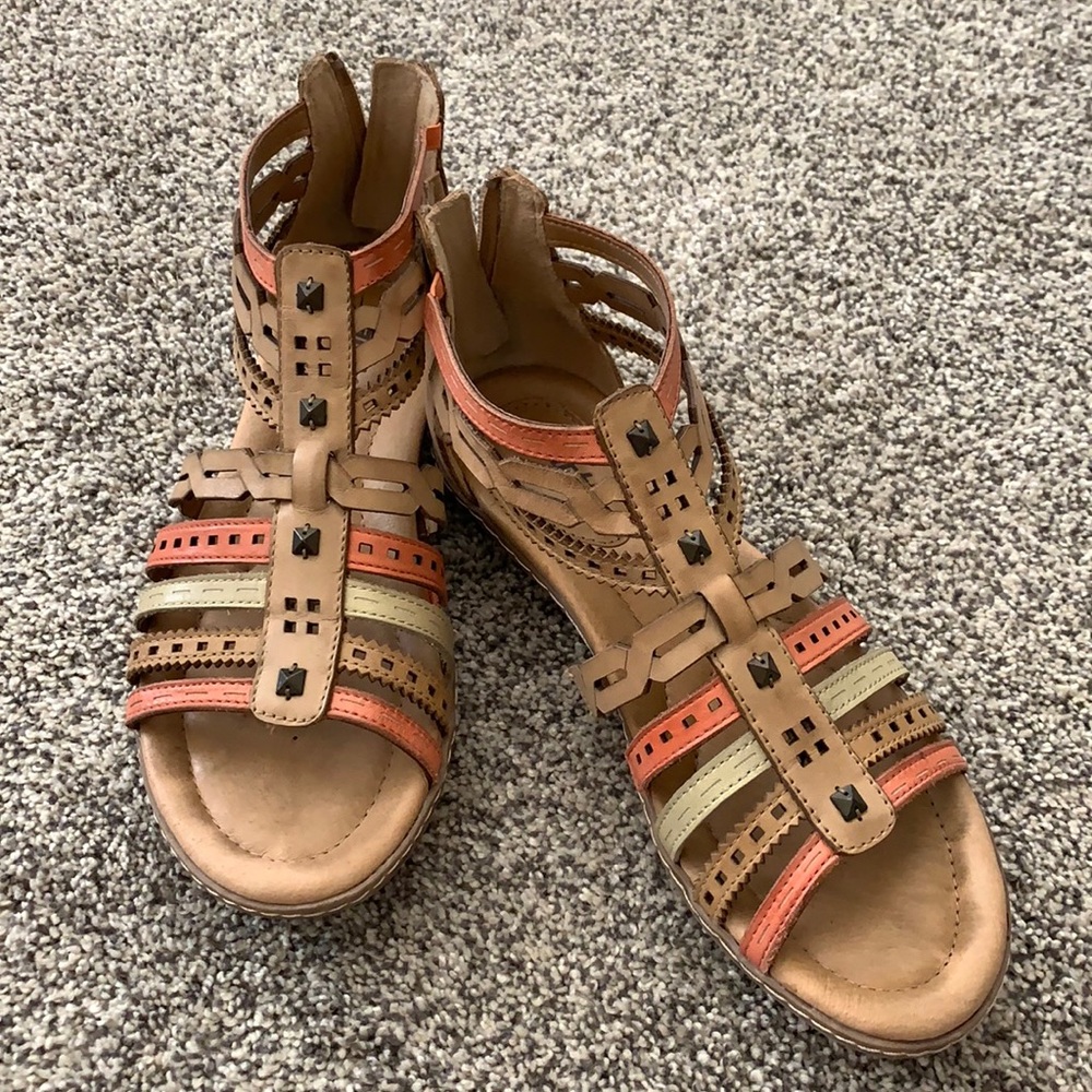Earth leather sandals EUC